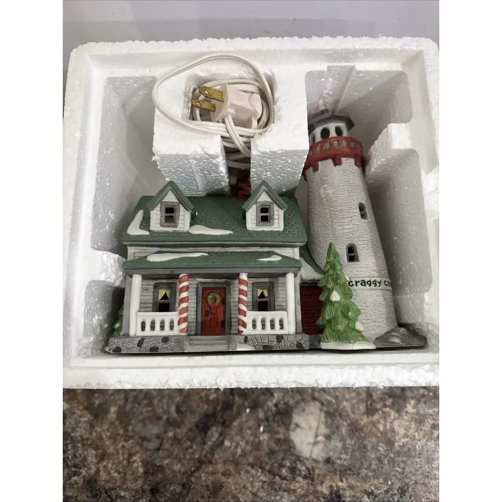 Department 56 Craggy Cove Lighthouse New England Village Series #59307 Light/Box